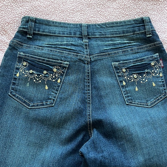 Dark wash jeans with embellished pockets - Picture 4 of 10